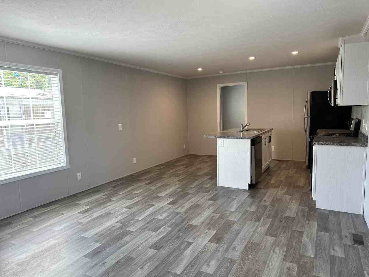 2239 Wellington Green Dr #20 - Photo 2 of 40