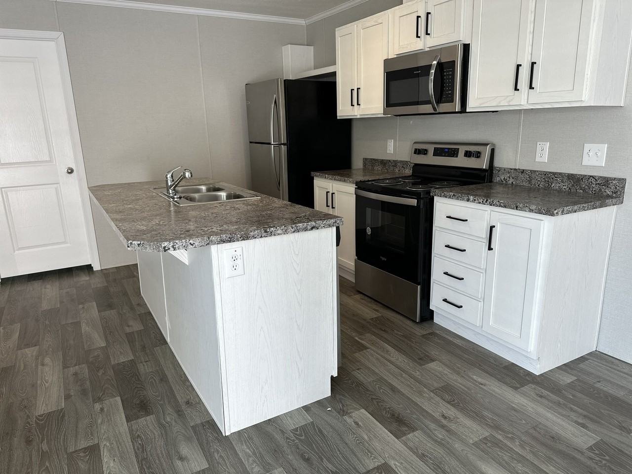 2239 Wellington Green Dr #20 - Photo 3 of 40