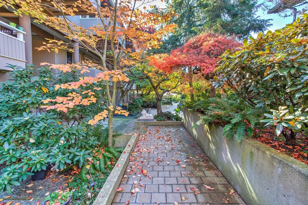 832 100th Ave Ne #104 - Photo 2 of 14