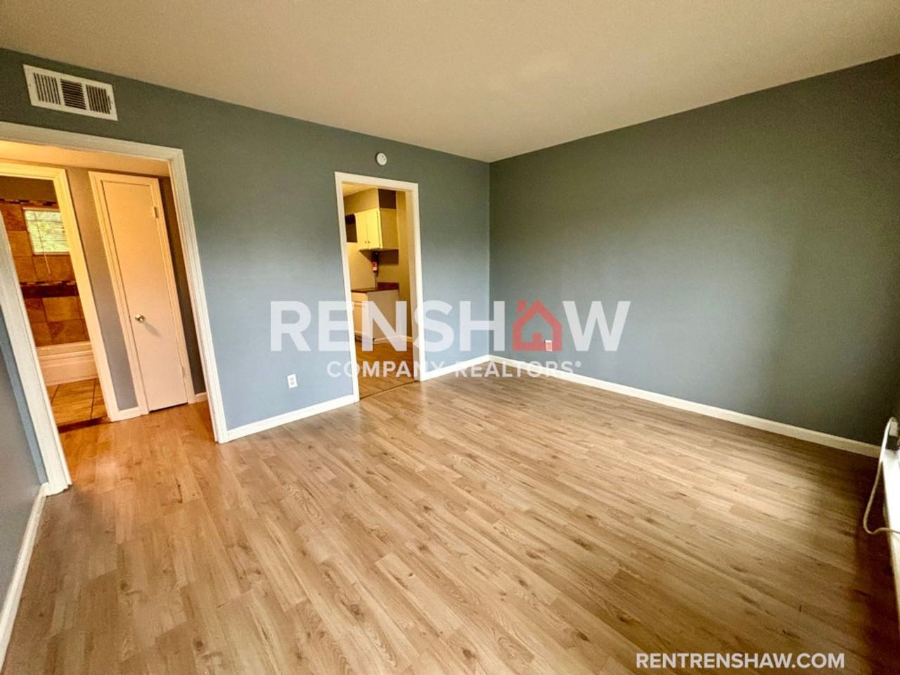 2767 Waverly Ave - Photo 2 of 15