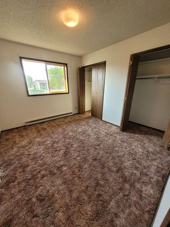 UH 6701 Hollister - Photo 2 of 10