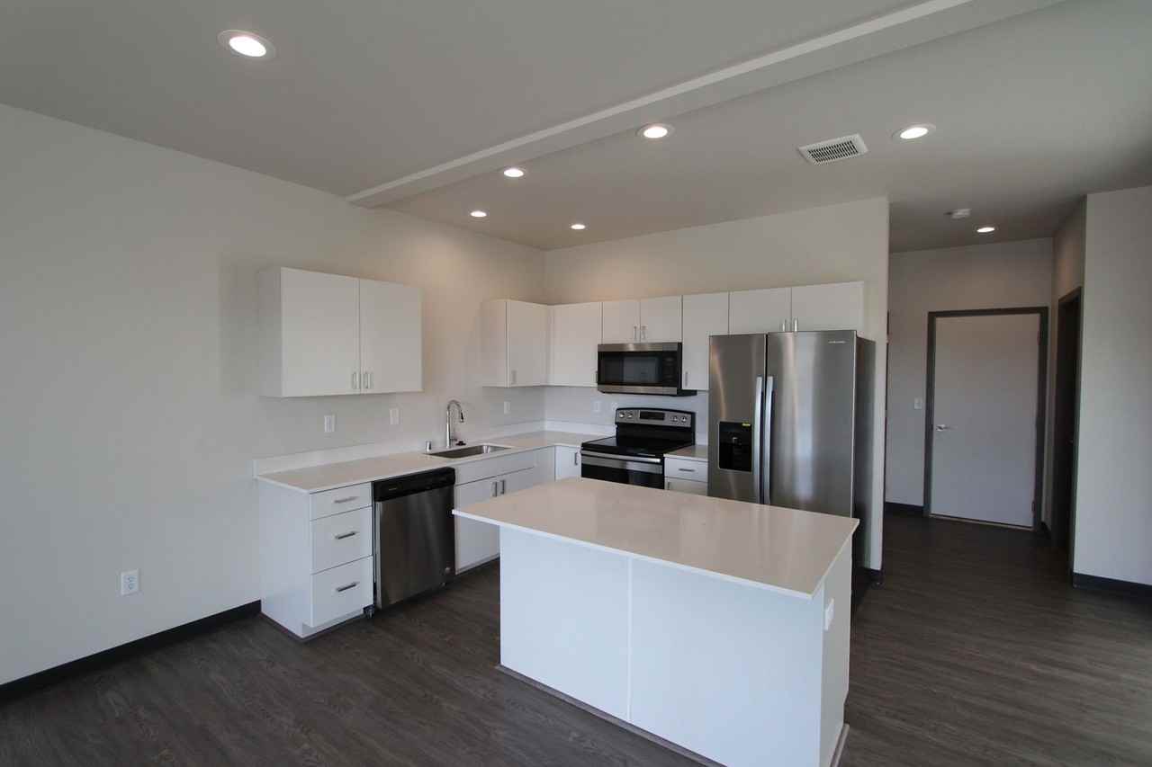 841/843 Greenfield Dr. Duplex - Photo 3 of 12