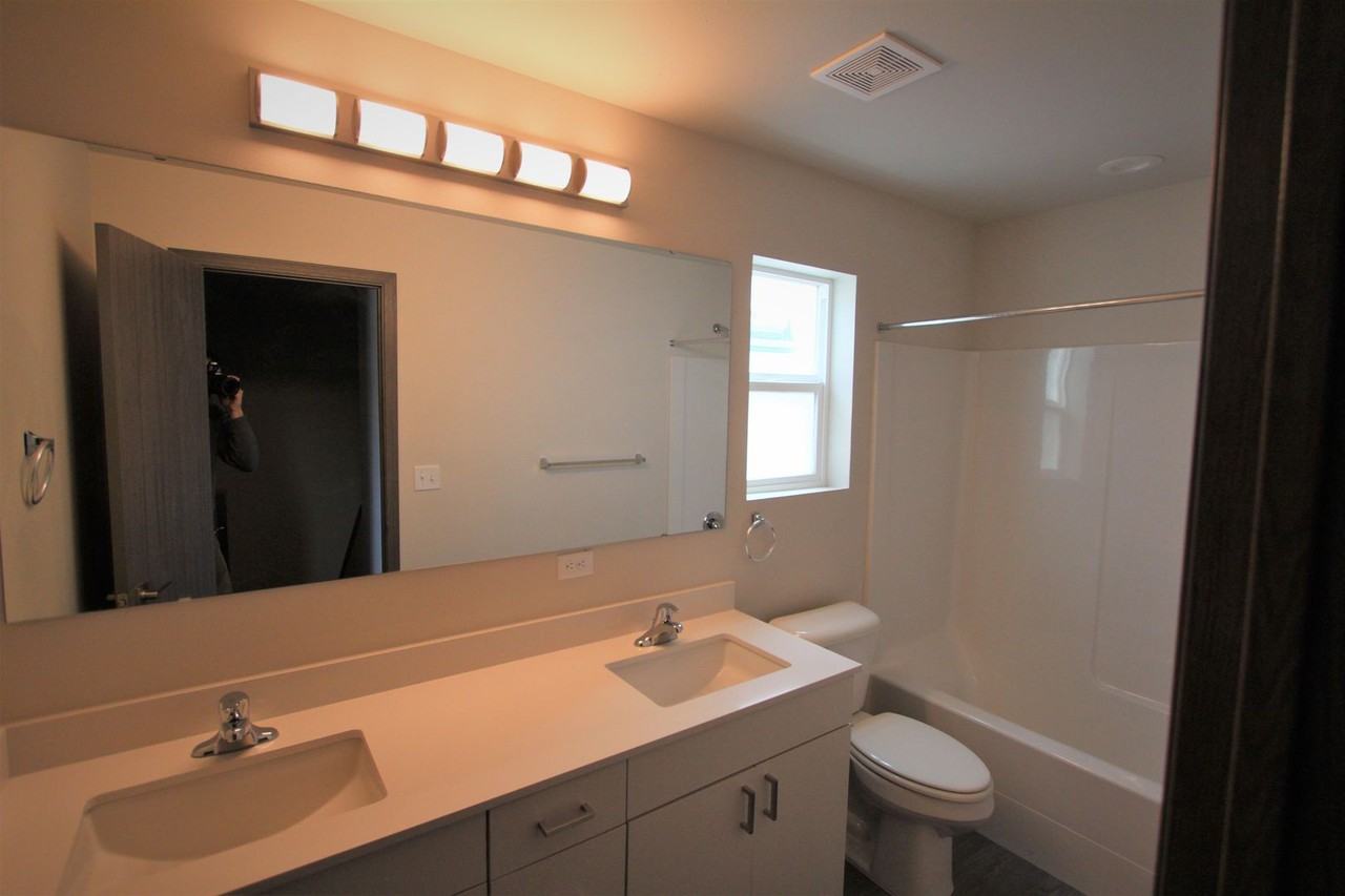 841 Greenfield Dr - Photo 4 of 12