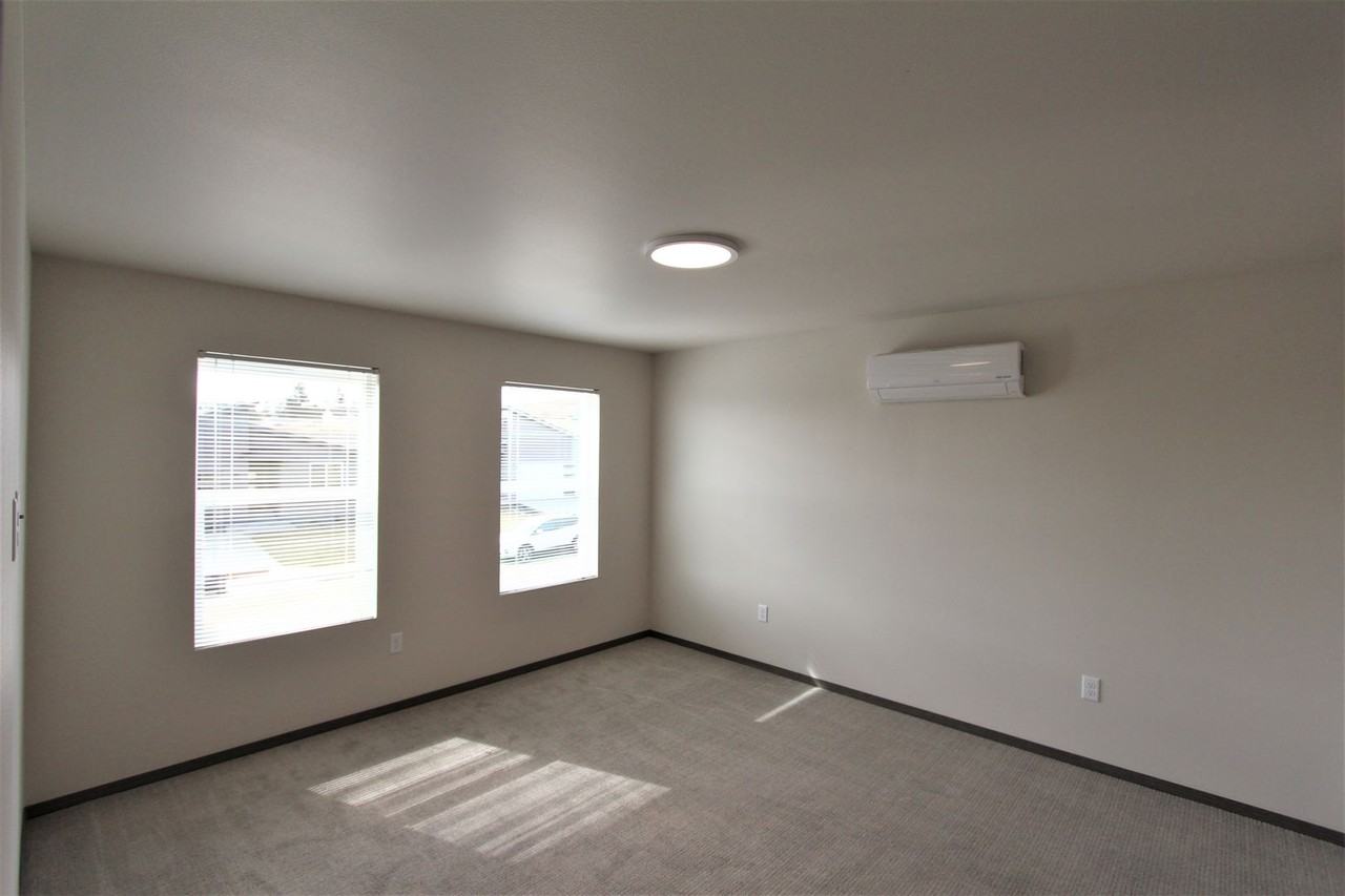 841 Greenfield Dr - Photo 5 of 12
