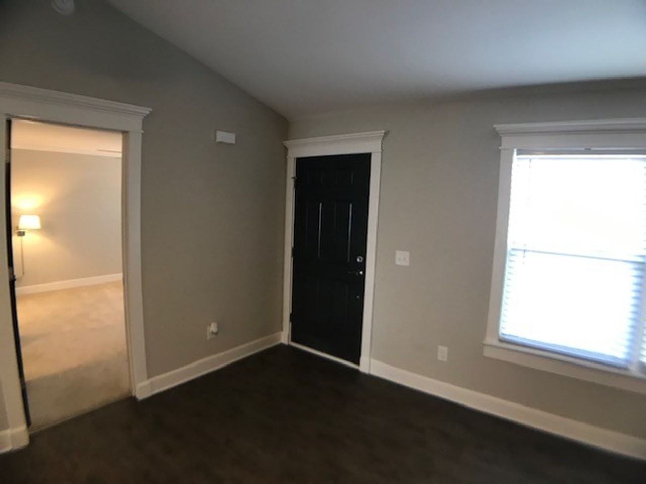 111 Hunter Landing Dr - Photo 2 of 20
