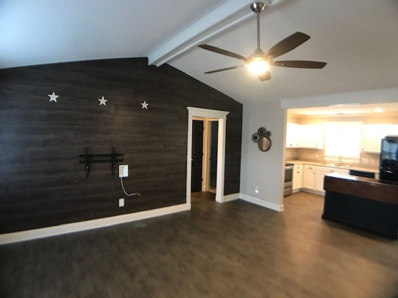 111 Hunter Landing Dr - Photo 3 of 20