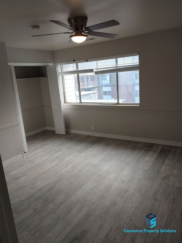 1691 Hickory Ln - Photo 3 of 5