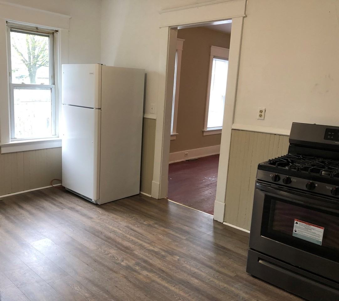 436-438 East 11th - Photo 3 of 8