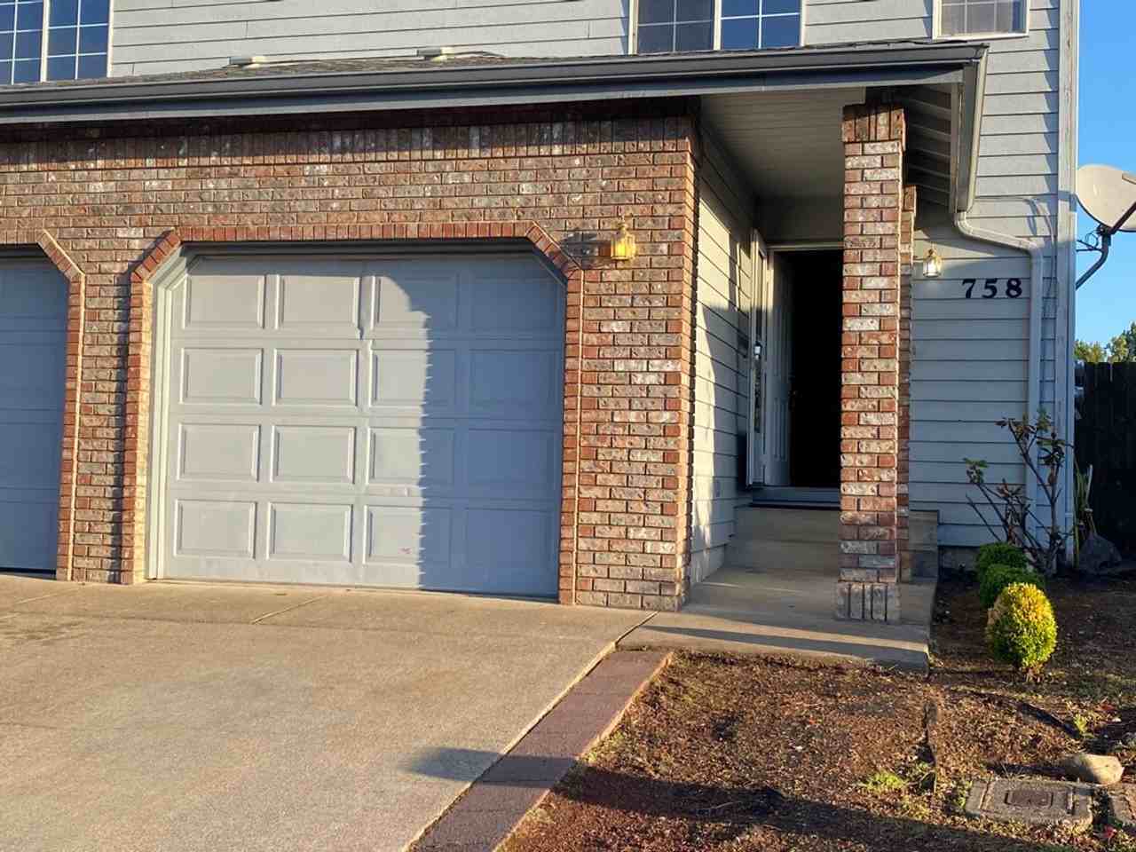 758 N Cloverleaf Loop - Photo 2 of 16