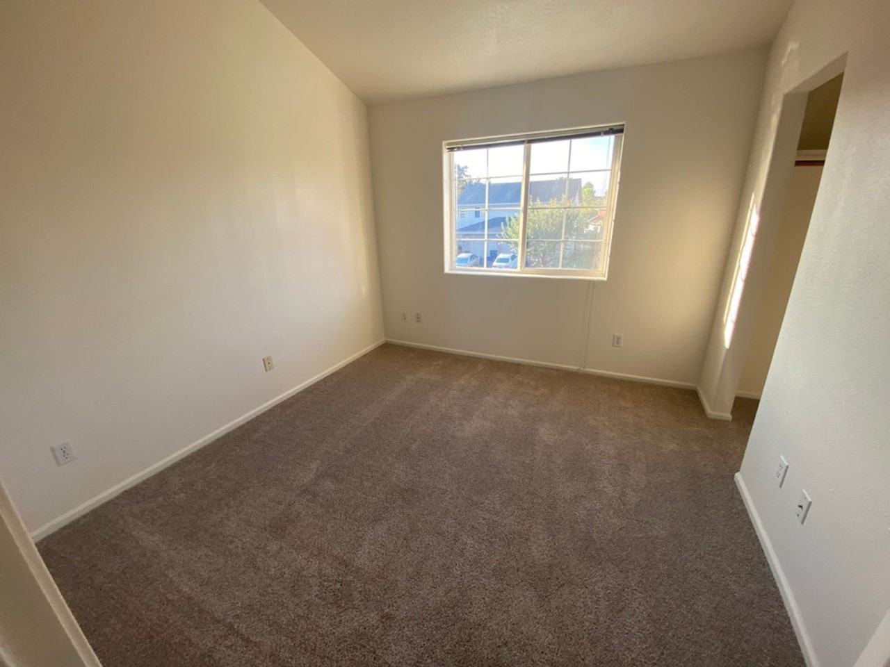 758 N Cloverleaf Loop - Photo 7 of 16