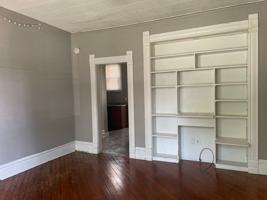 featured image of 906 E Burlington St