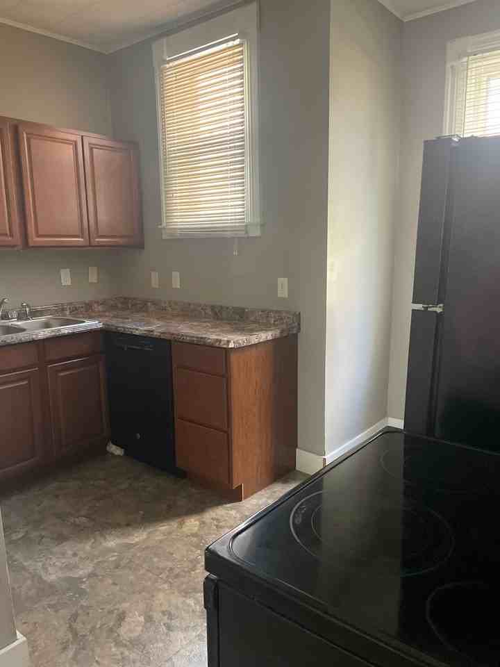 906 E Burlington Apartments! - Photo 2 of 11