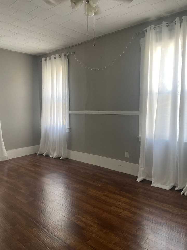 906 E Burlington Apartments! - Photo 3 of 11