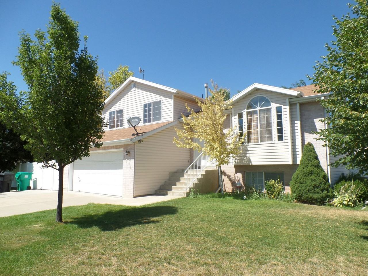 1548 W 2175 S - Photo 2 of 35
