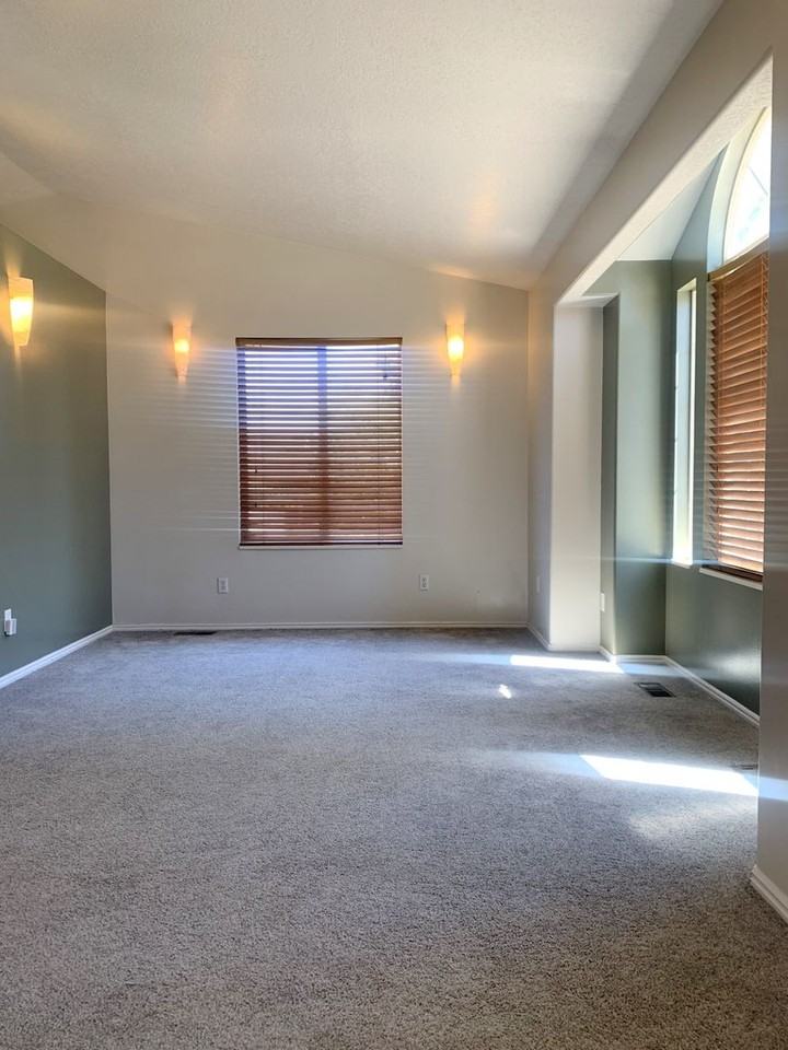 1548 W 2175 S - Photo 3 of 35