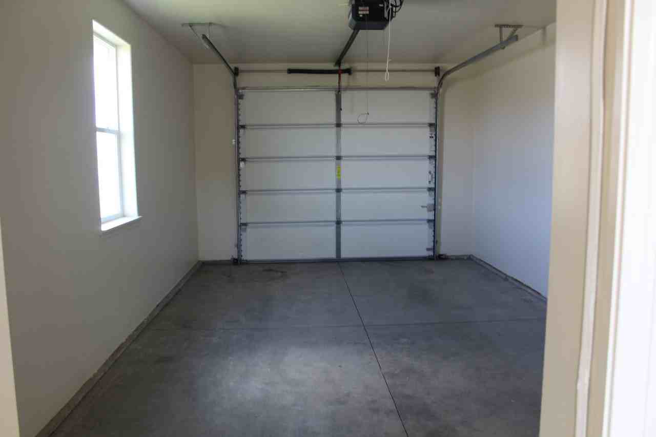 304 Willow St - Photo 3 of 34
