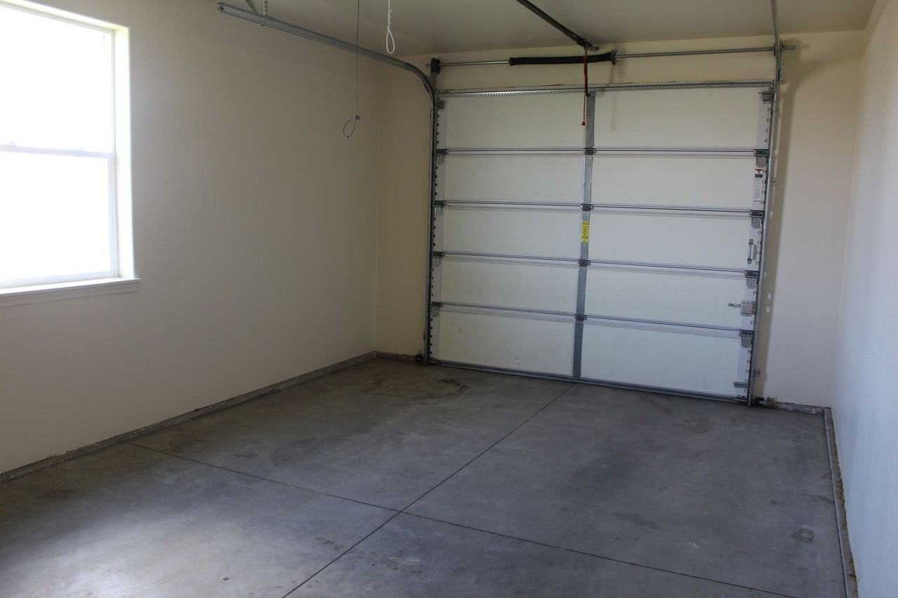 304 Willow St - Photo 3 of 34