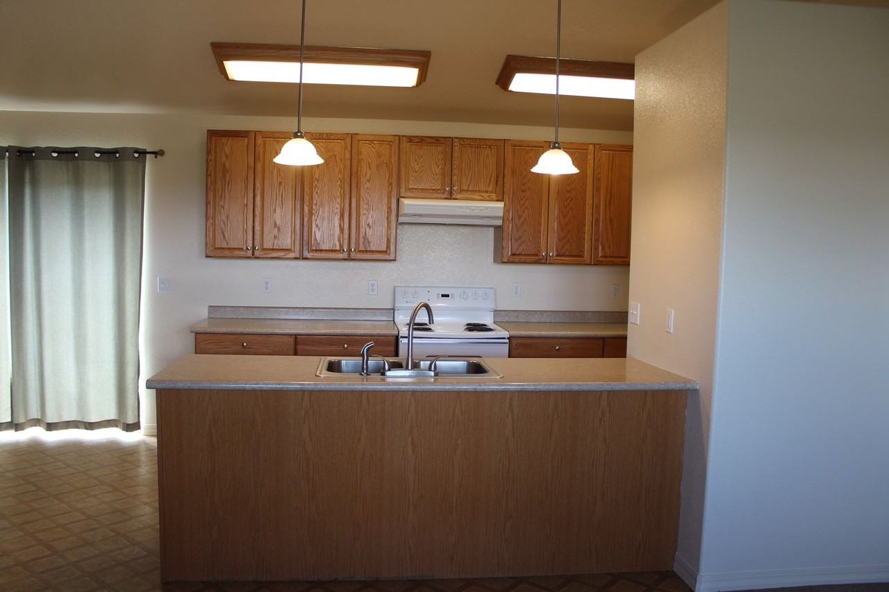 304 Willow St - Photo 2 of 34