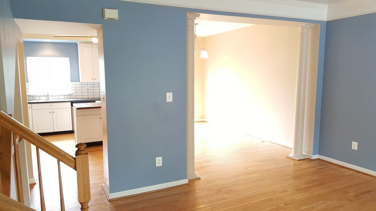 2026 Sumner Dr - Photo 3 of 20