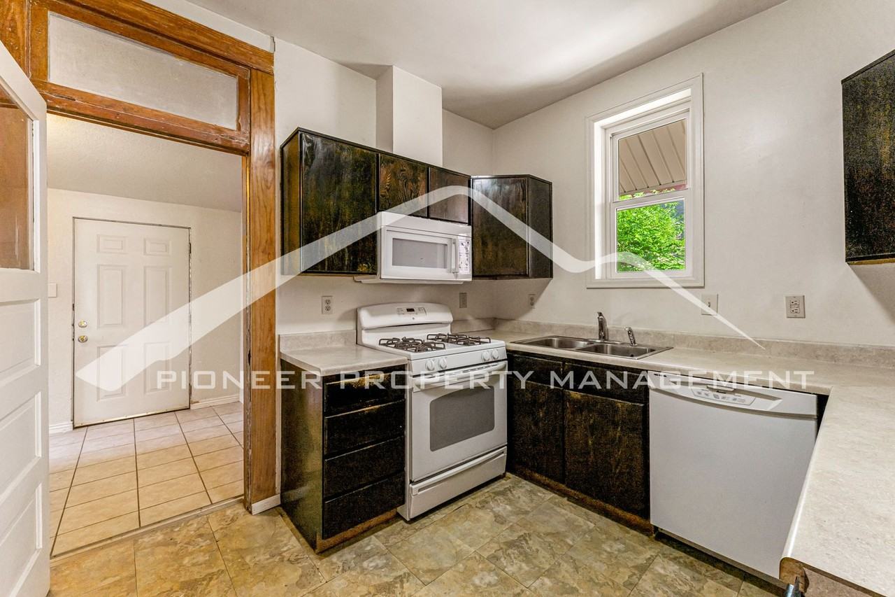 3240 N Josephine St - Photo 6 of 17