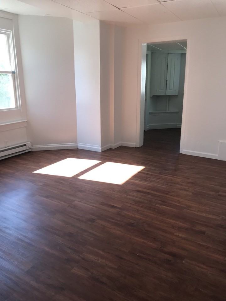 314 S Queen St #1 - Photo 3 of 4