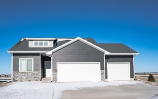 featured image of 615 Se Tallgrass Ln