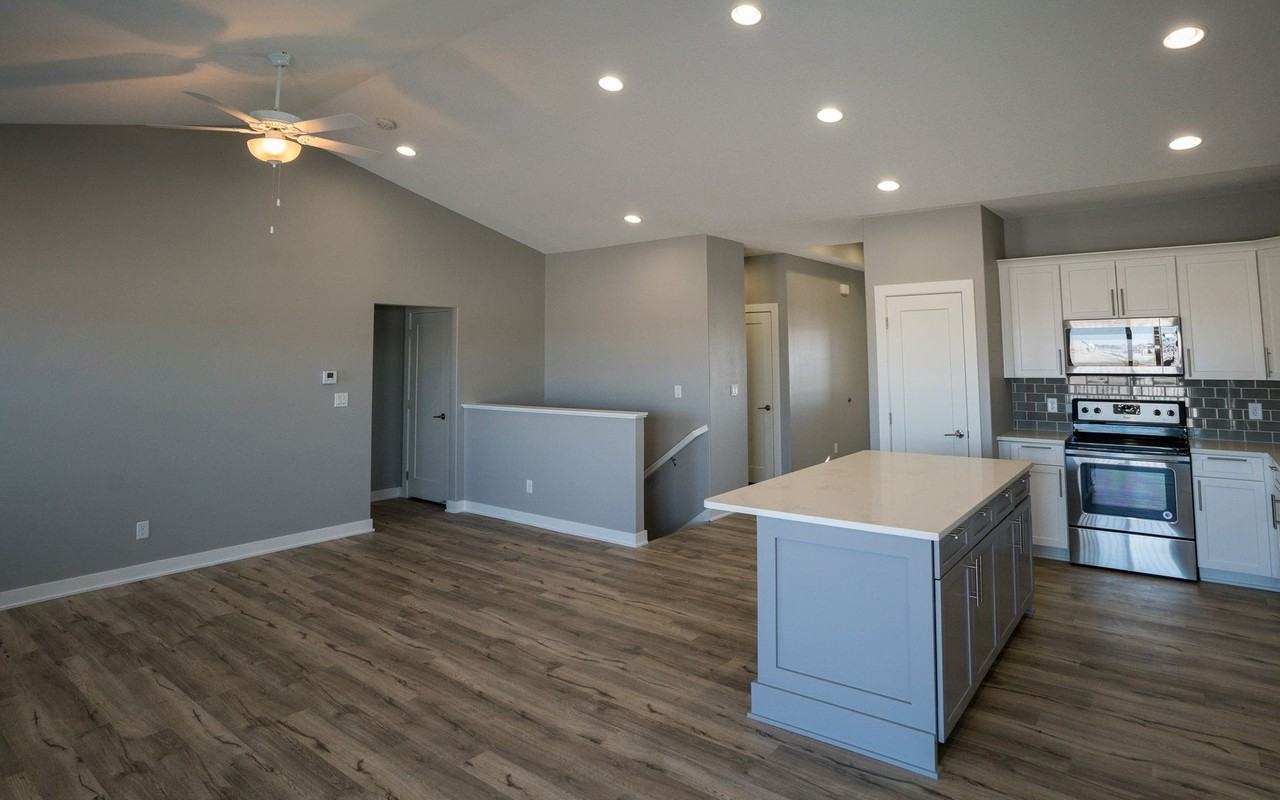 615 Se Tallgrass Ln - Photo 5 of 16