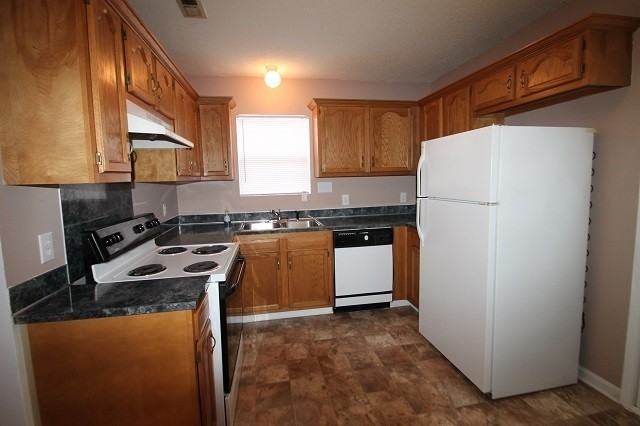1056 Cherry Meadow Ln - Photo 3 of 7