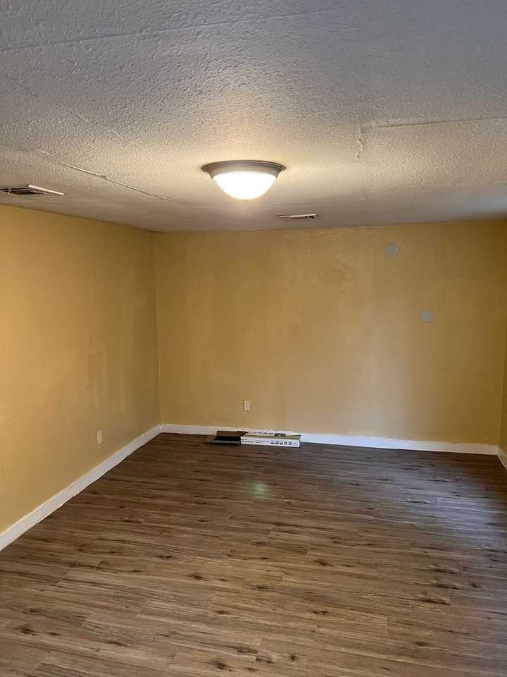 7409 Southern Ave - Photo 4 of 11