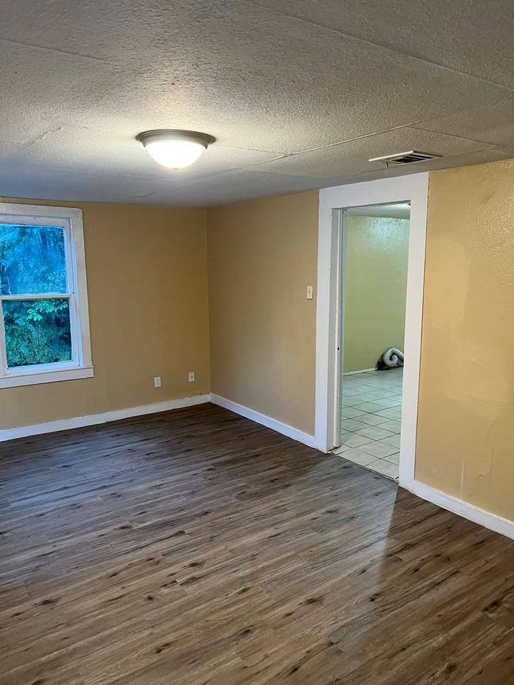 7409 Southern Ave - Photo 6 of 11