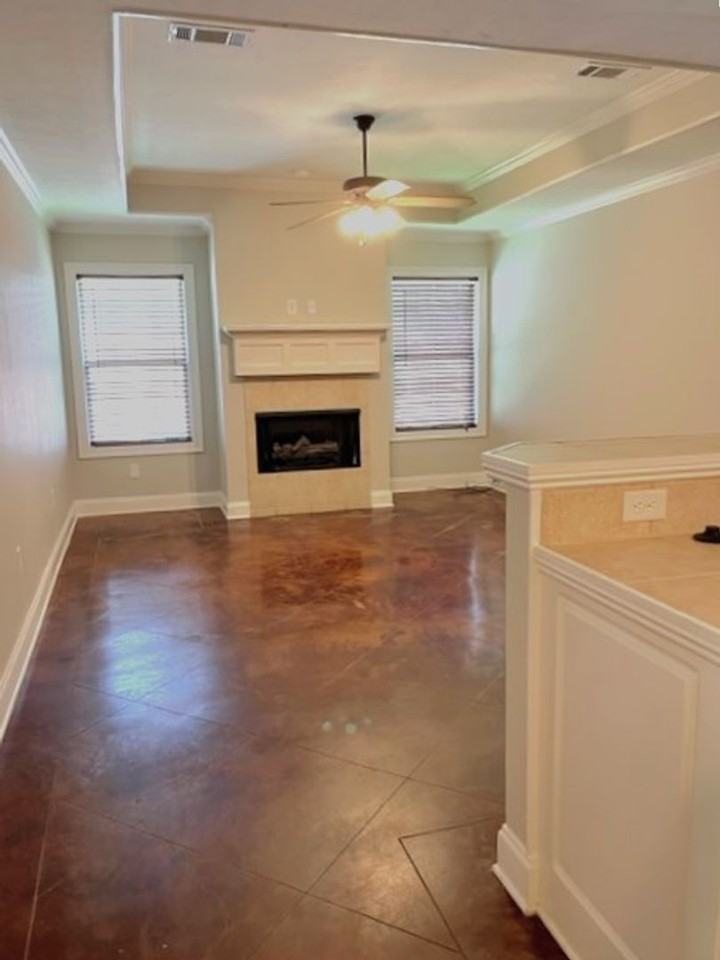 112 Blackstone Cir - Photo 2 of 10