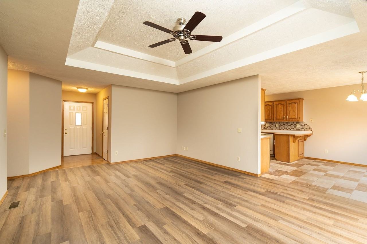 322 S Dexter Ave - Photo 2 of 16