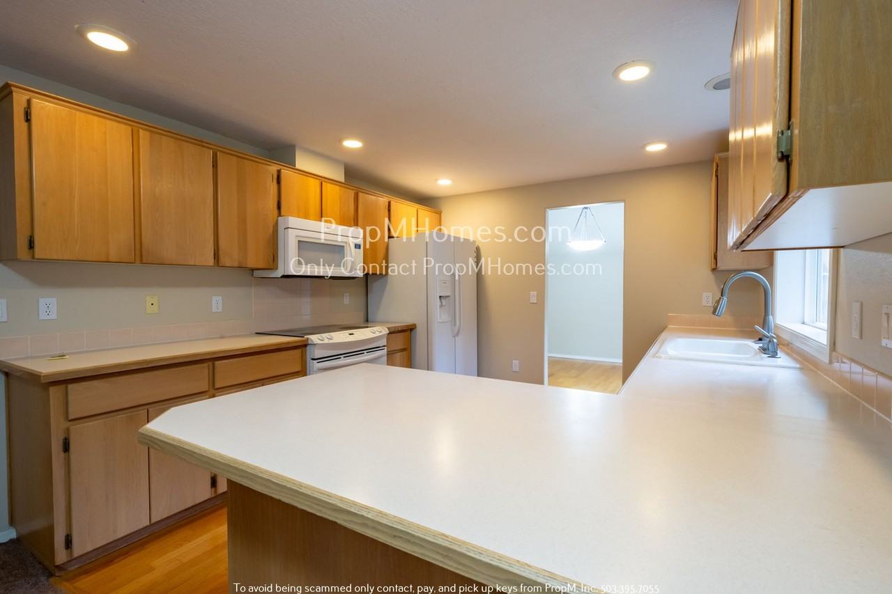 17239 Rebecca Ln - Photo 2 of 32