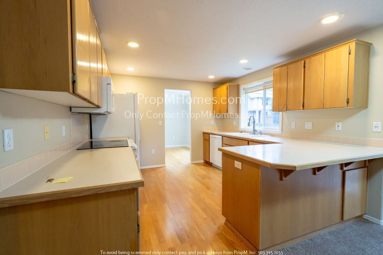 17239 Rebecca Ln - Photo 3 of 32