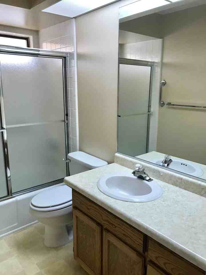 840 S 400 E #18 - Photo 7 of 11