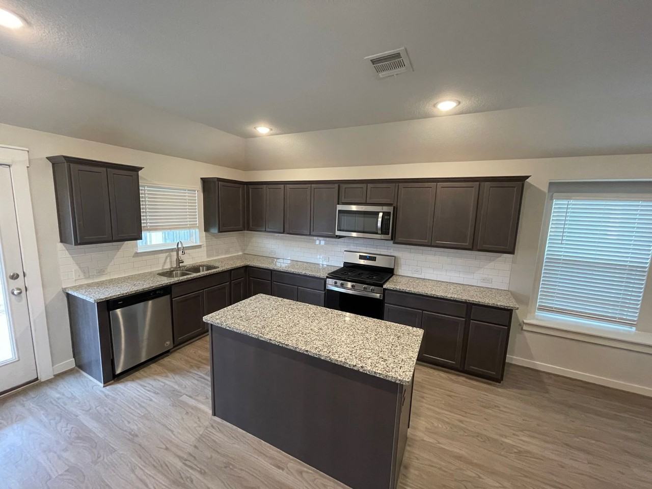 156 Nogalito Way - Photo 2 of 13