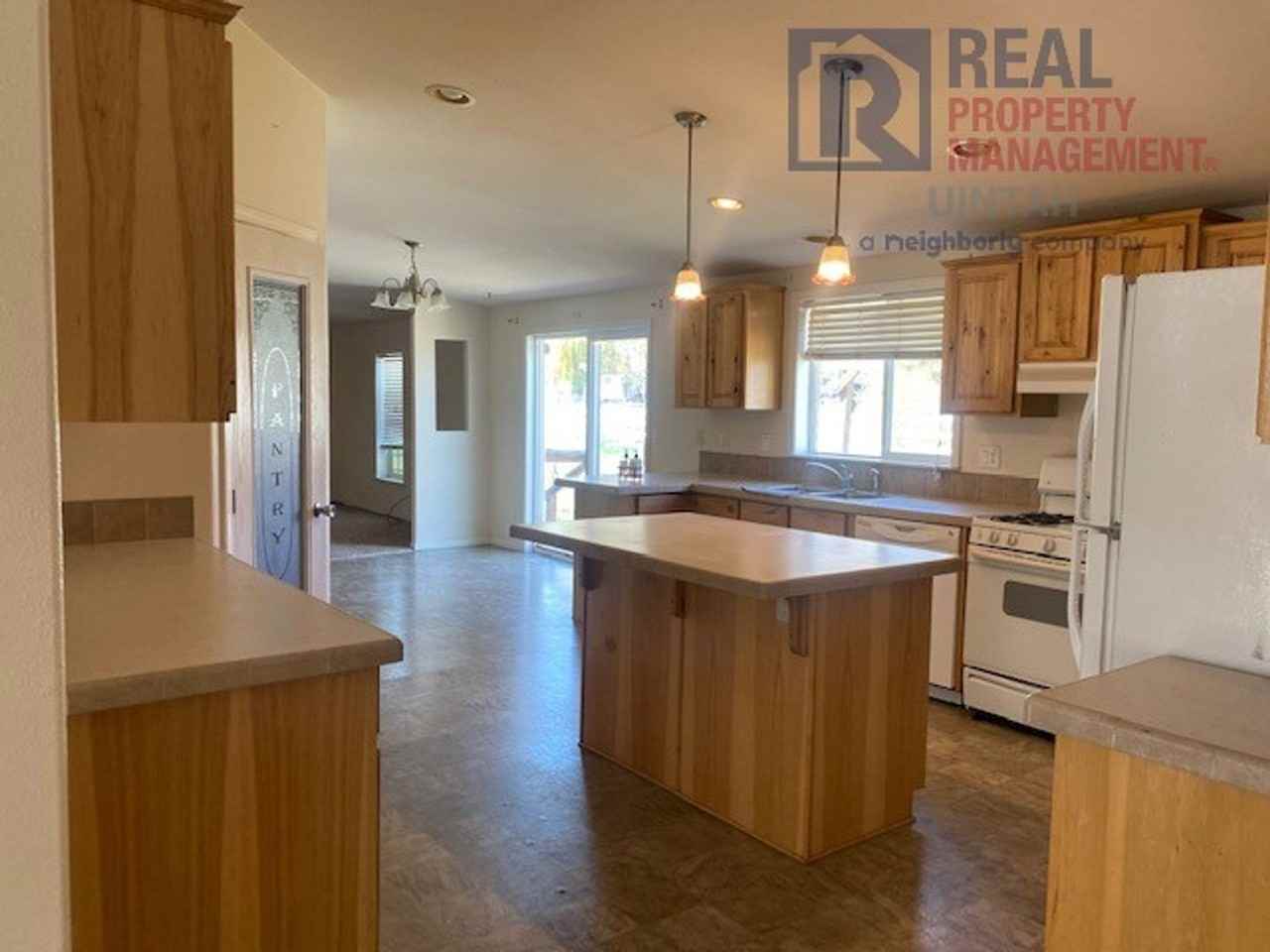 1662 W 1500 S - Photo 2 of 10