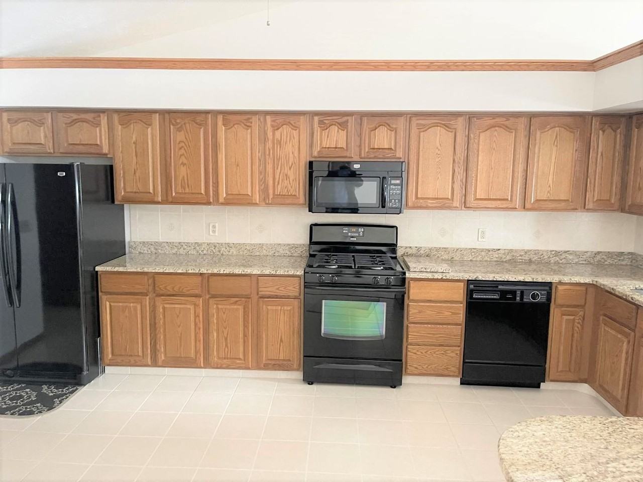 3725 10B - Photo 3 of 9