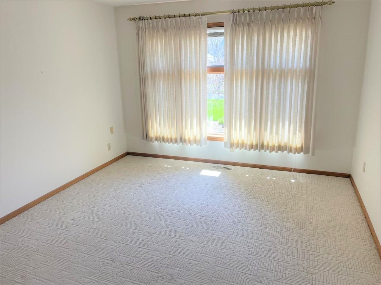 3725 Mercedes Pl - Photo 4 of 9