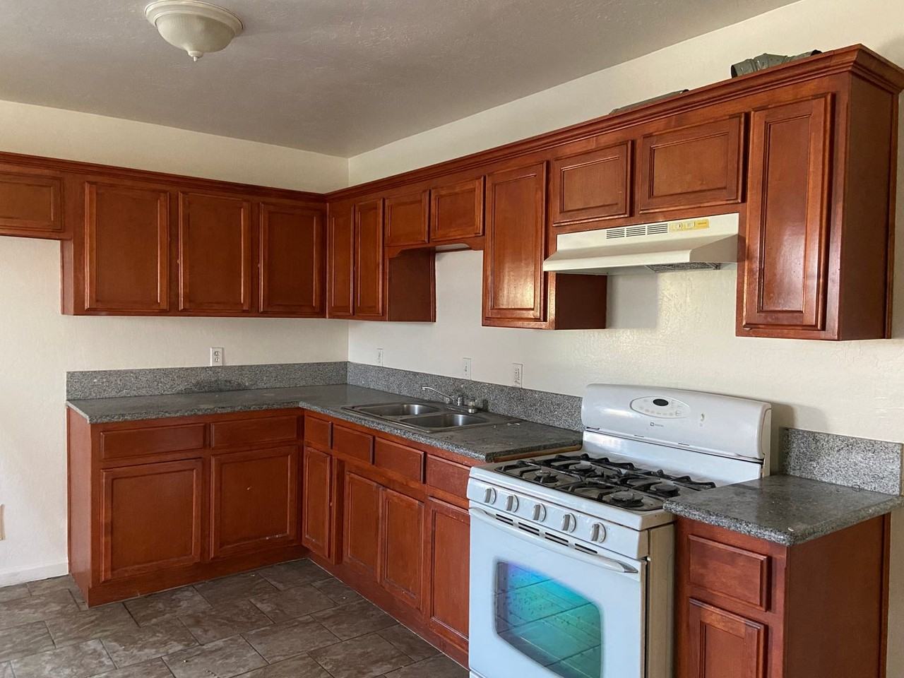 520-530 Union Ave - Photo 3 of 12