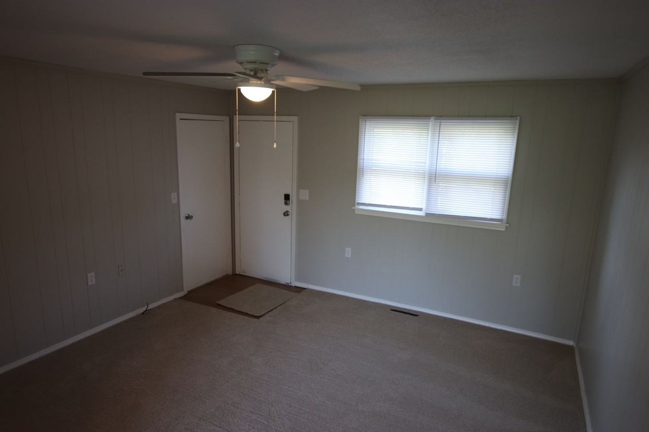 230 NE 85 Rd - Photo 2 of 9