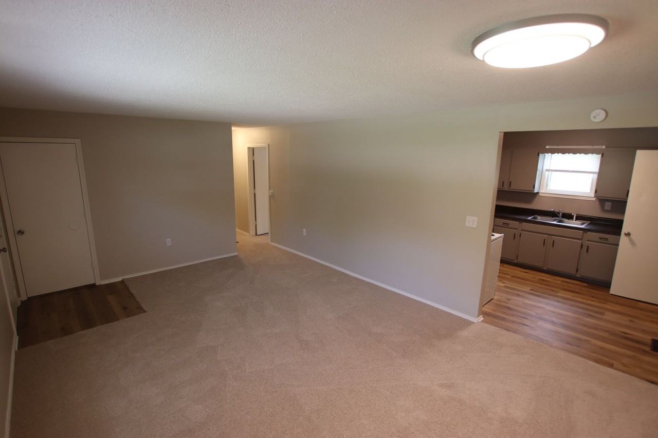 104 Se 245th Rd - Photo 2 of 12