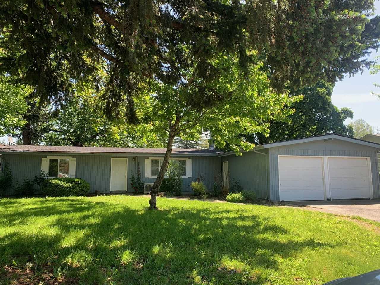 1654 Ne Hacienda Ave - Photo 2 of 10