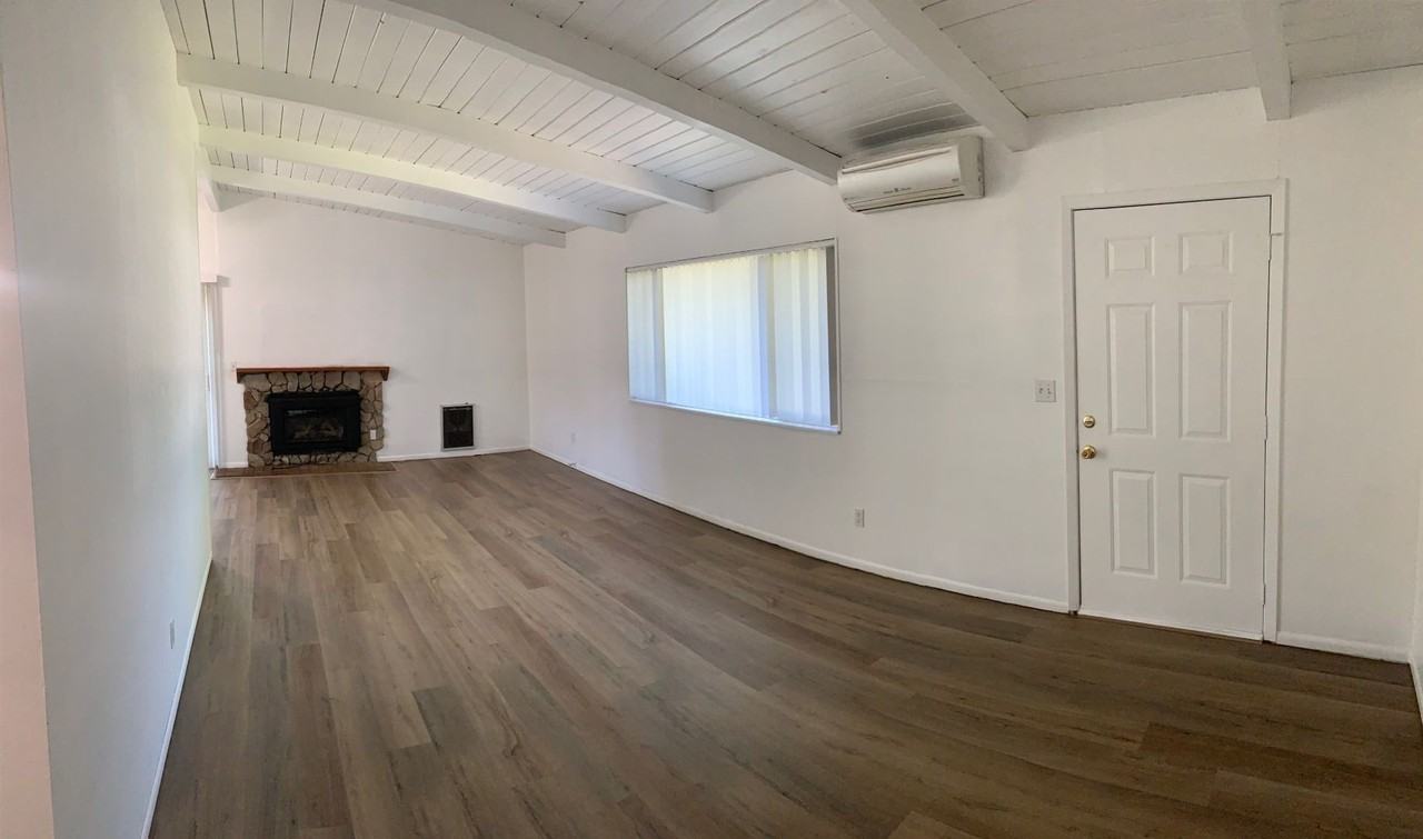 1654 Ne Hacienda Ave - Photo 3 of 10