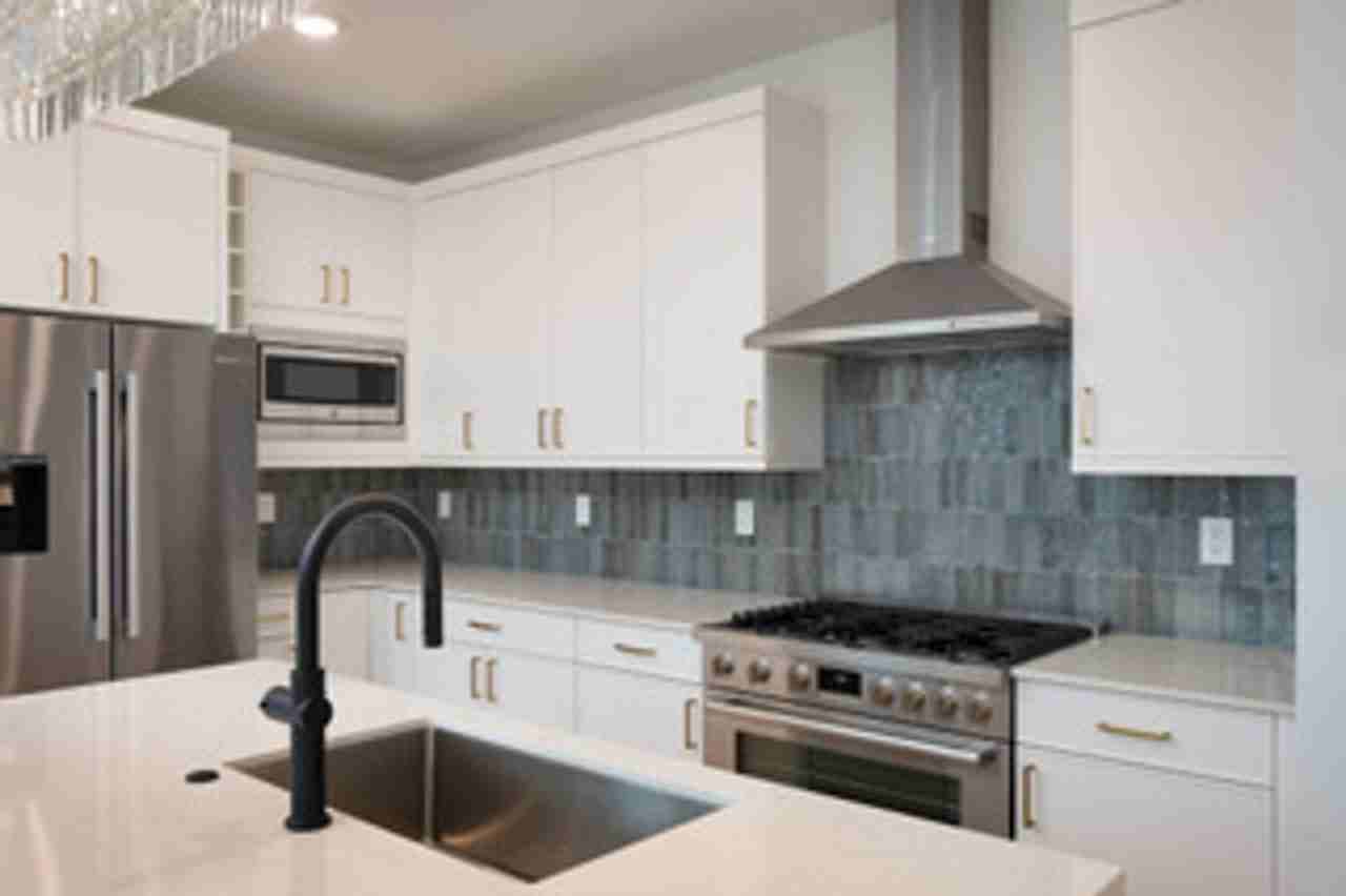 Luxury Condo - Photo 3 of 13