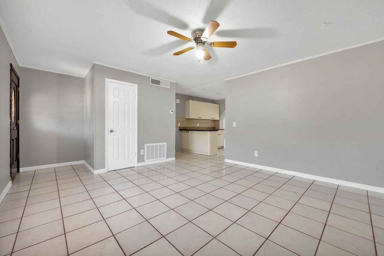 8101 Alveron Ave - Photo 3 of 20