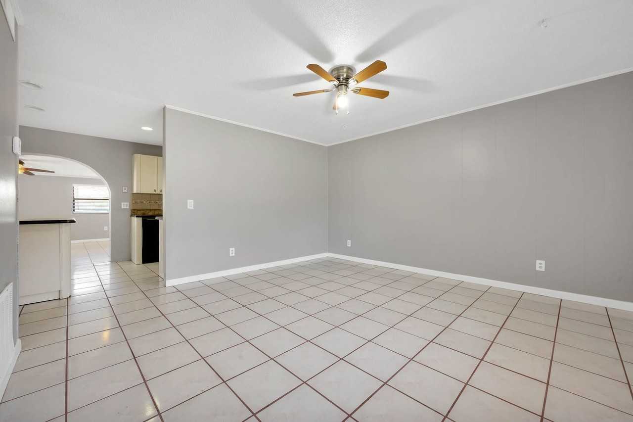 8101 Alveron Ave - Photo 5 of 20