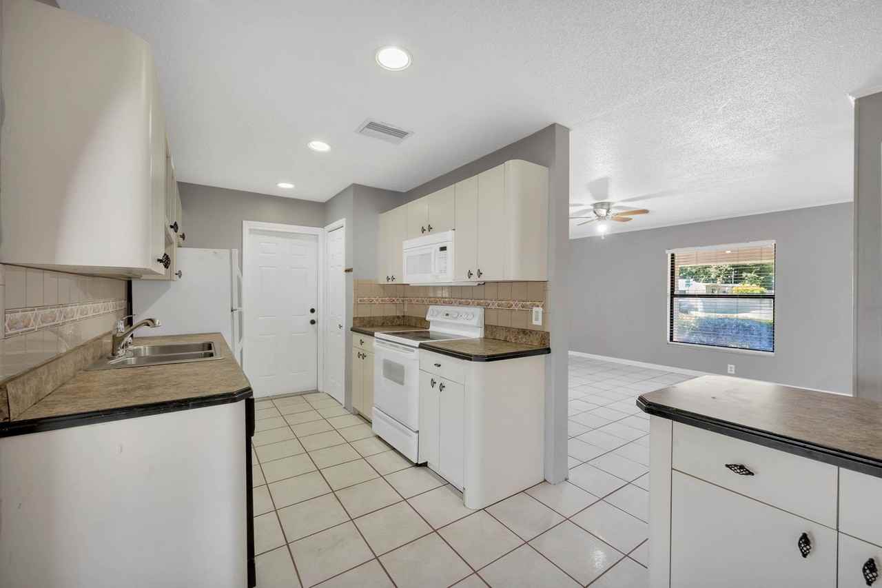 8101 Alveron Ave - Photo 6 of 20