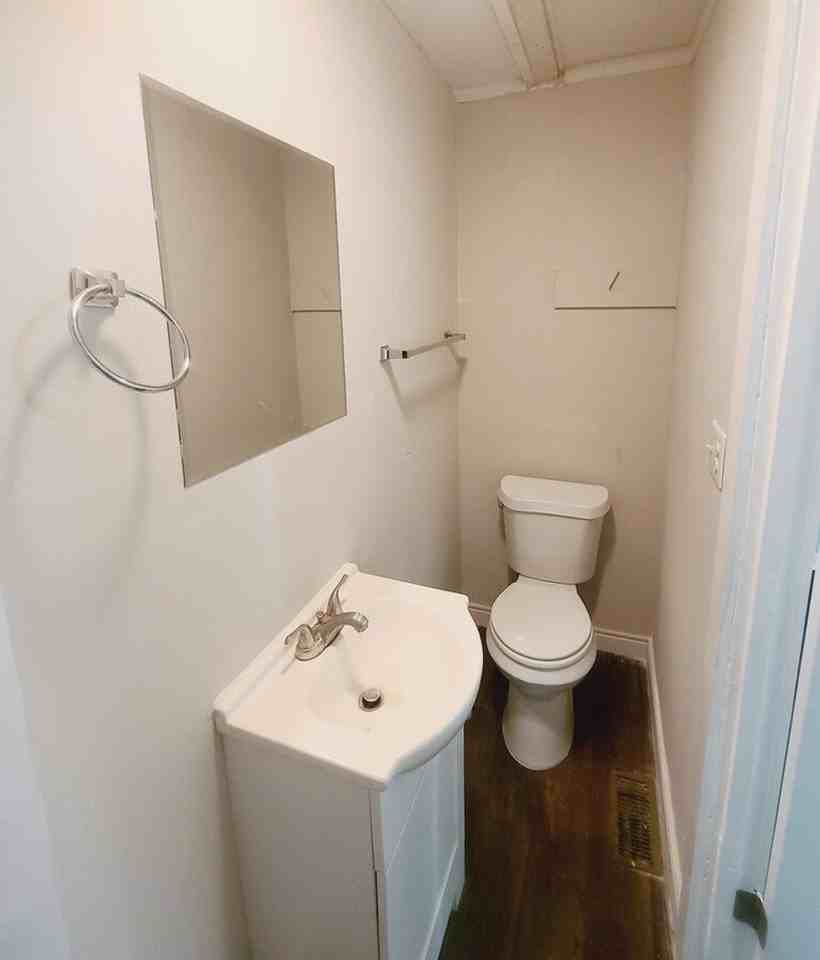 2620 Celia Ave - Photo 4 of 12