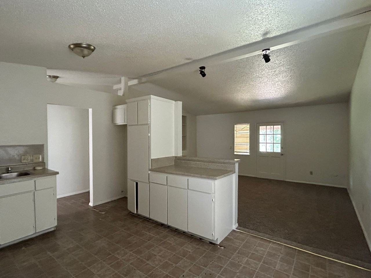 705 Woodland Way - Photo 2 of 8